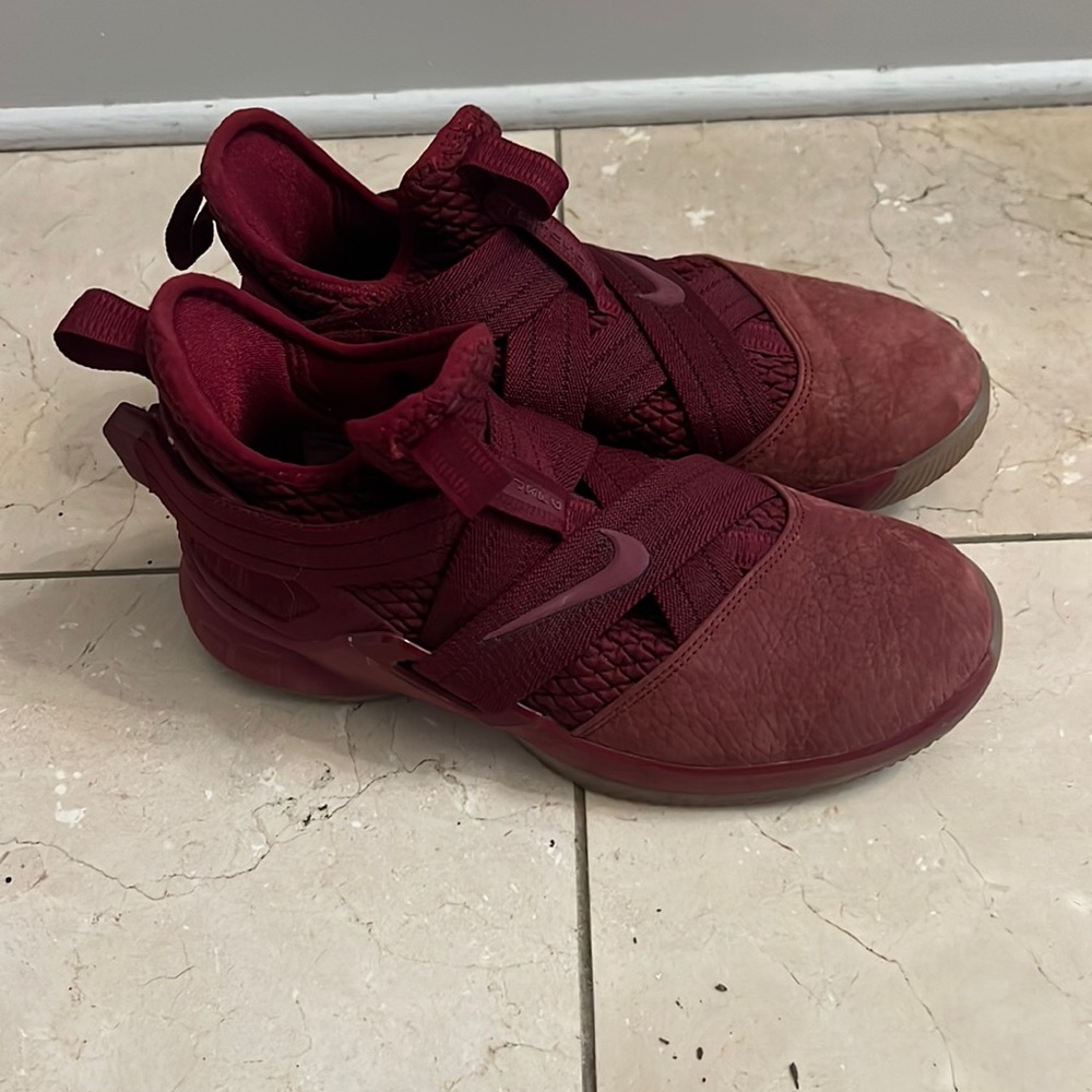 LEBRON SOLDIER 12 SFG PS
"Team Red" - youth basketball shoes